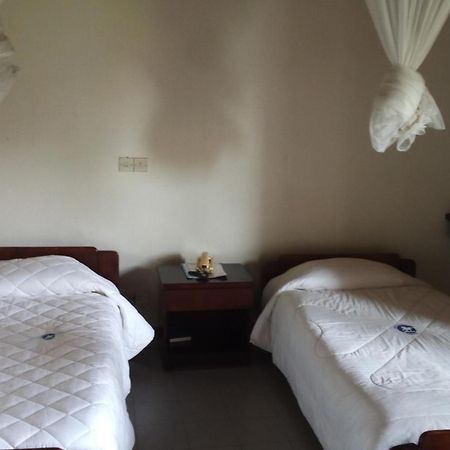 White Horse Inn Kabale Extérieur photo
