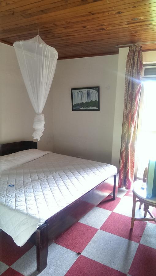 White Horse Inn Kabale Extérieur photo