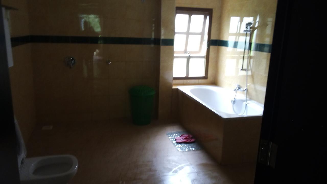 White Horse Inn Kabale Extérieur photo