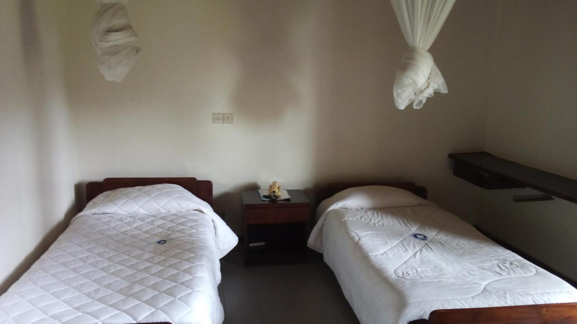 White Horse Inn Kabale Extérieur photo