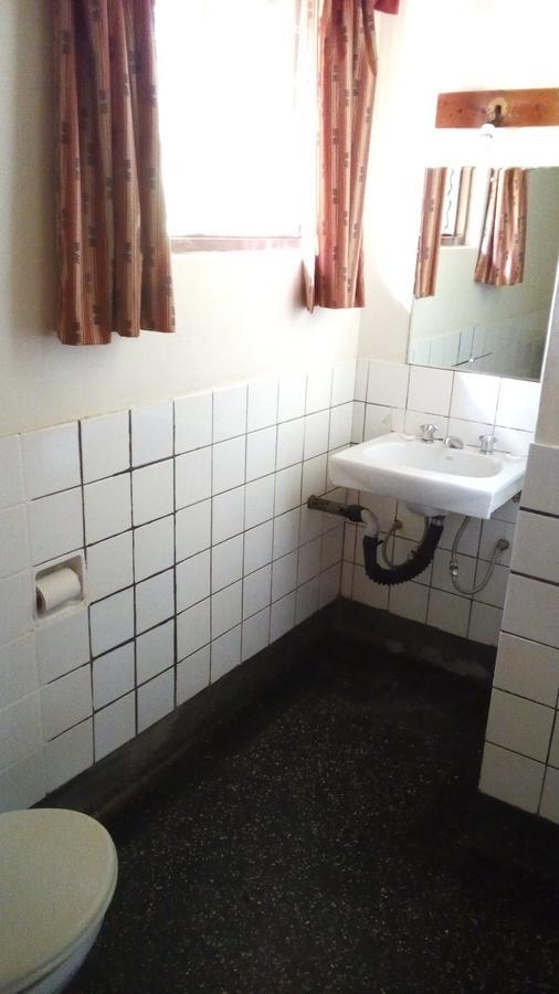 White Horse Inn Kabale Extérieur photo