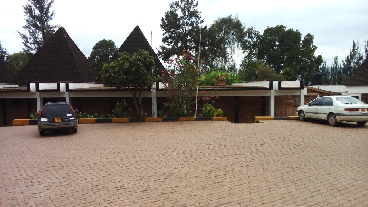 White Horse Inn Kabale Extérieur photo