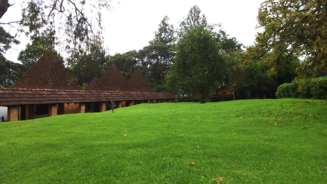 White Horse Inn Kabale Extérieur photo