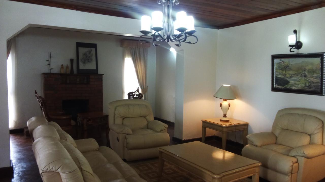 White Horse Inn Kabale Extérieur photo