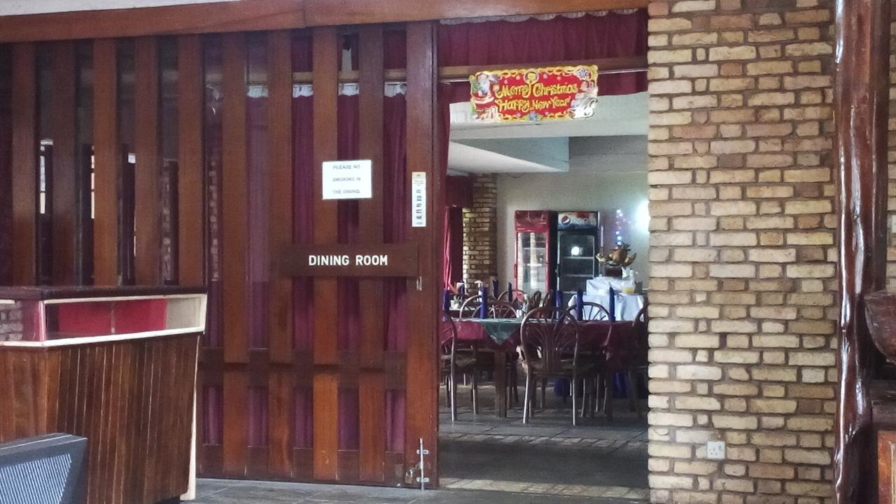 White Horse Inn Kabale Extérieur photo