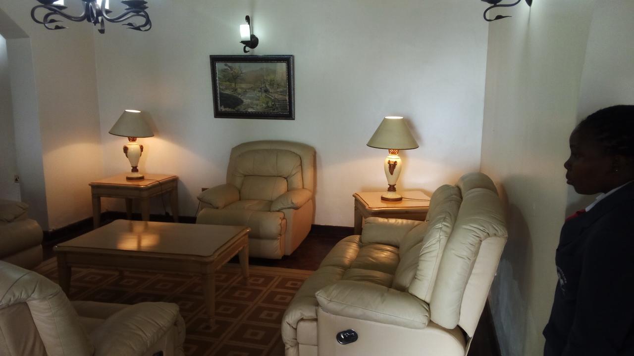 White Horse Inn Kabale Extérieur photo